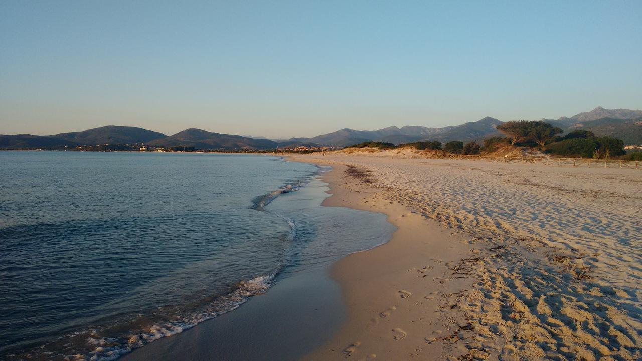 Appartamento Residenziale Trilocale 6 Posti Letto Via Sardegna San Teodoro サン・テオドーロ エクステリア 写真