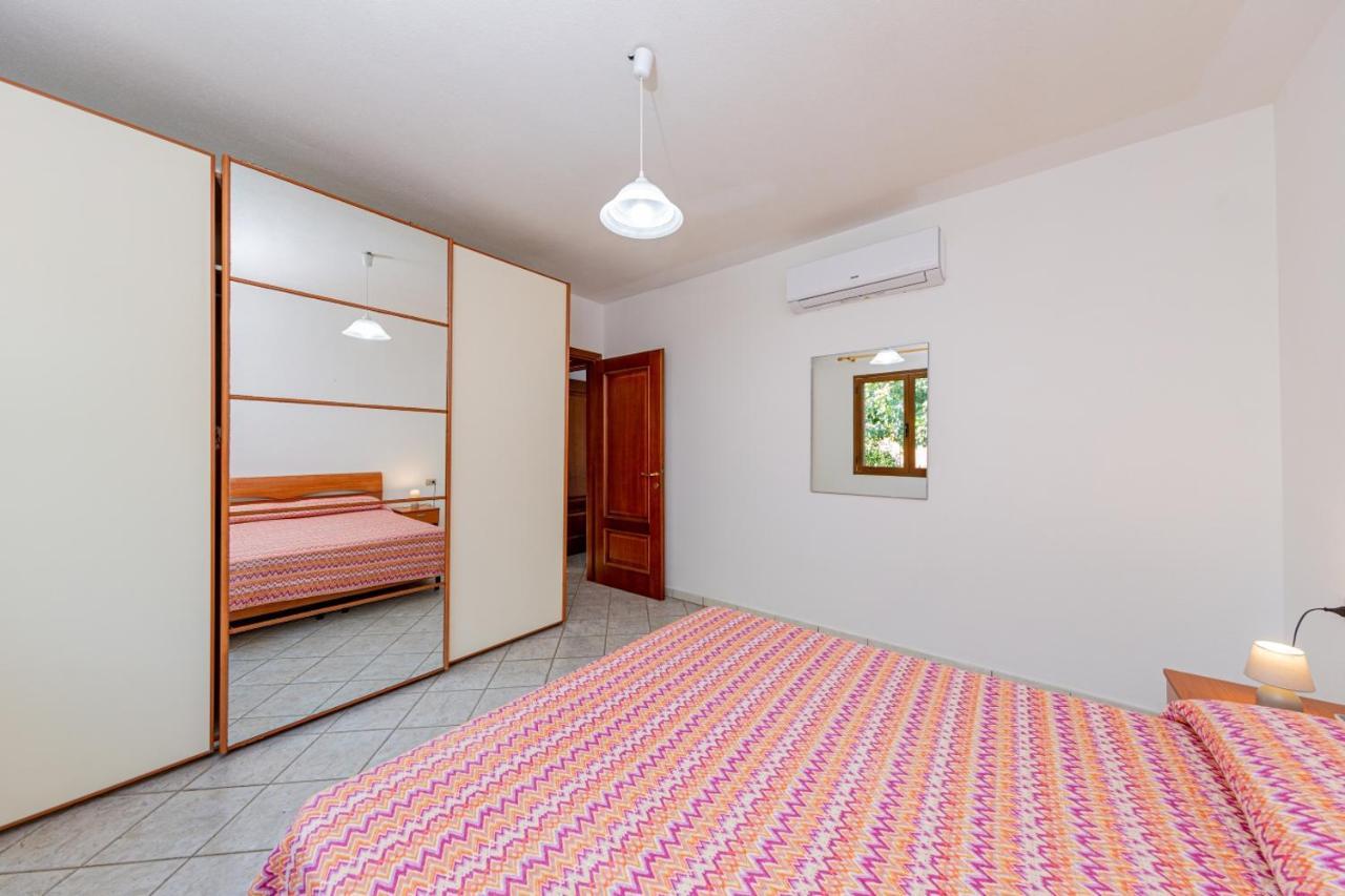 Appartamento Residenziale Trilocale 6 Posti Letto Via Sardegna San Teodoro サン・テオドーロ エクステリア 写真