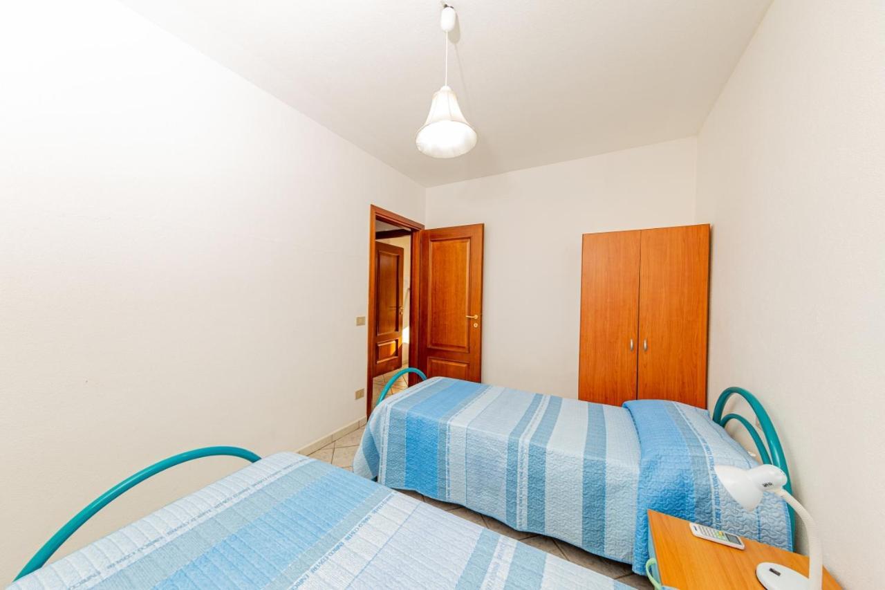 Appartamento Residenziale Trilocale 6 Posti Letto Via Sardegna San Teodoro サン・テオドーロ エクステリア 写真